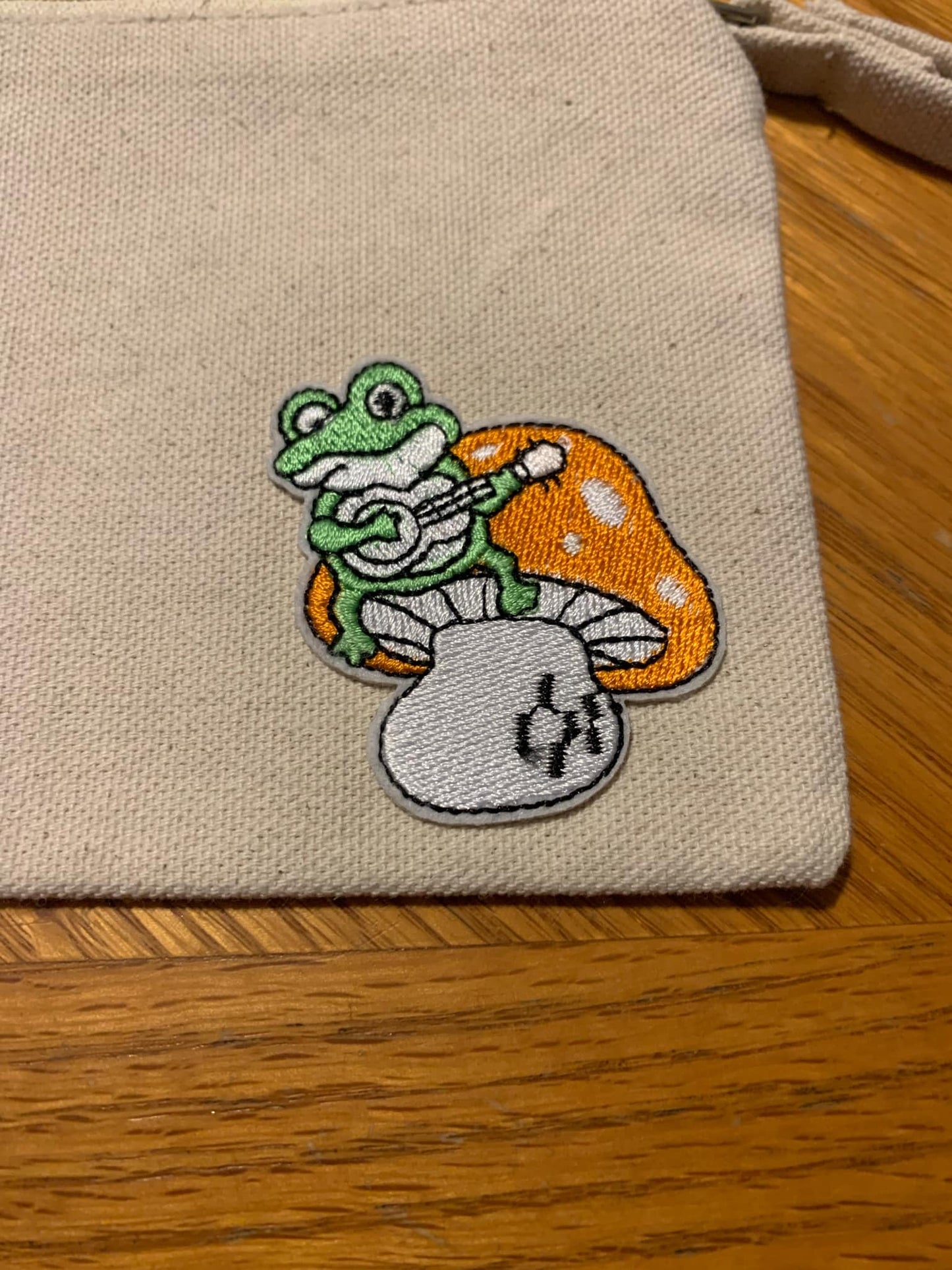 Mushroom pouch