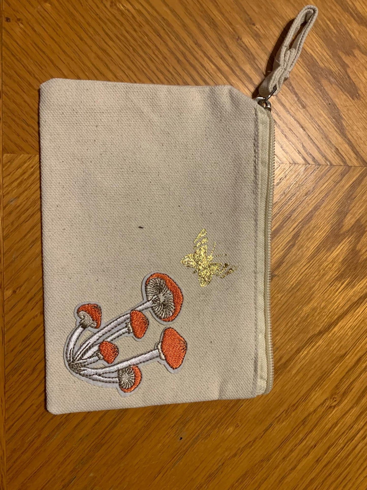 Mushroom pouch