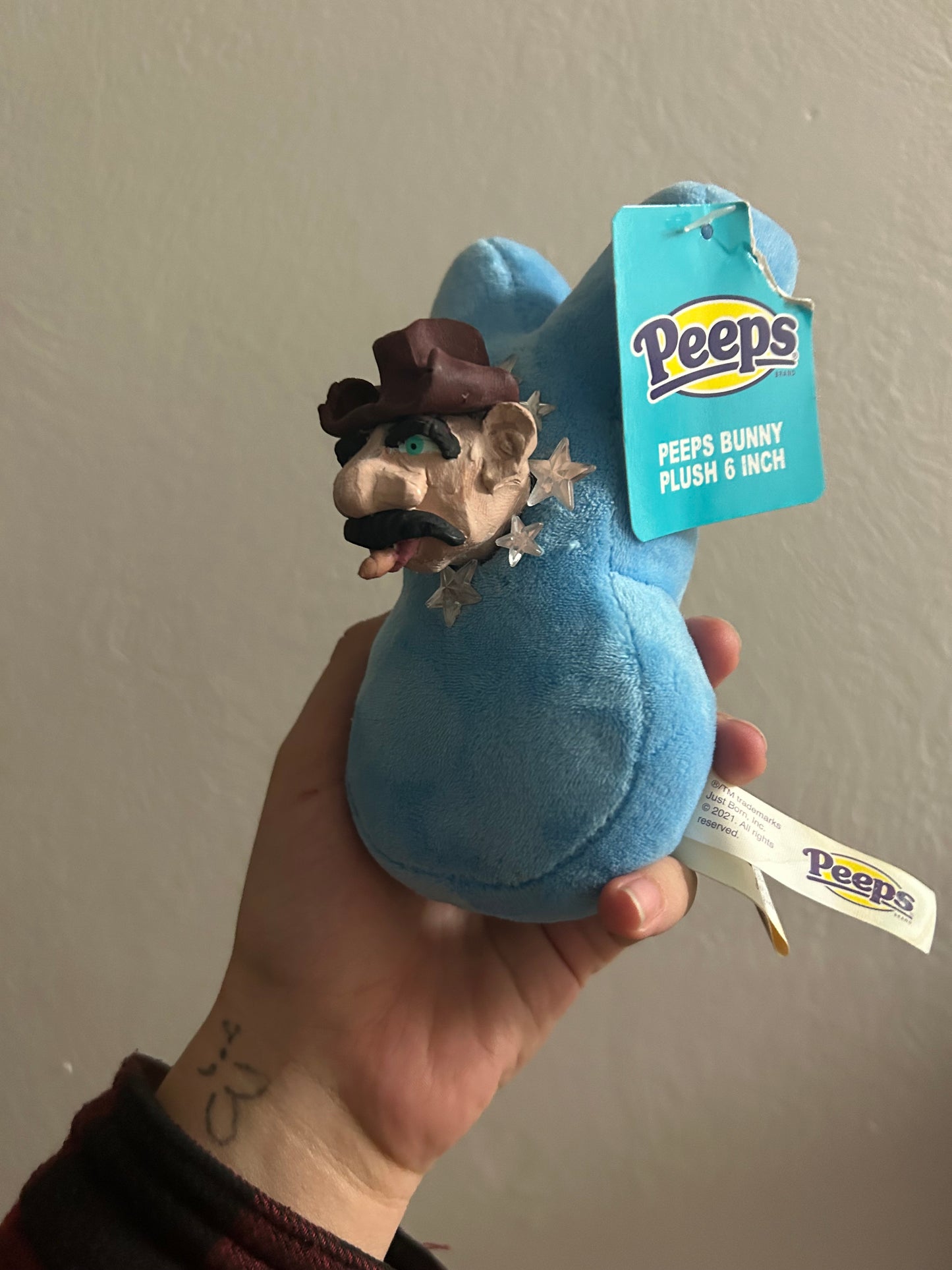 Creepy peep