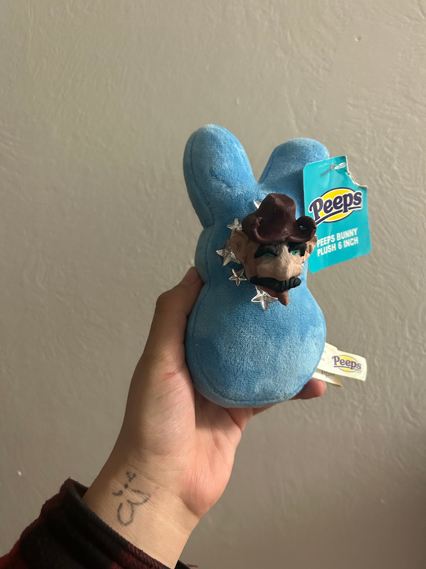 Creepy peep