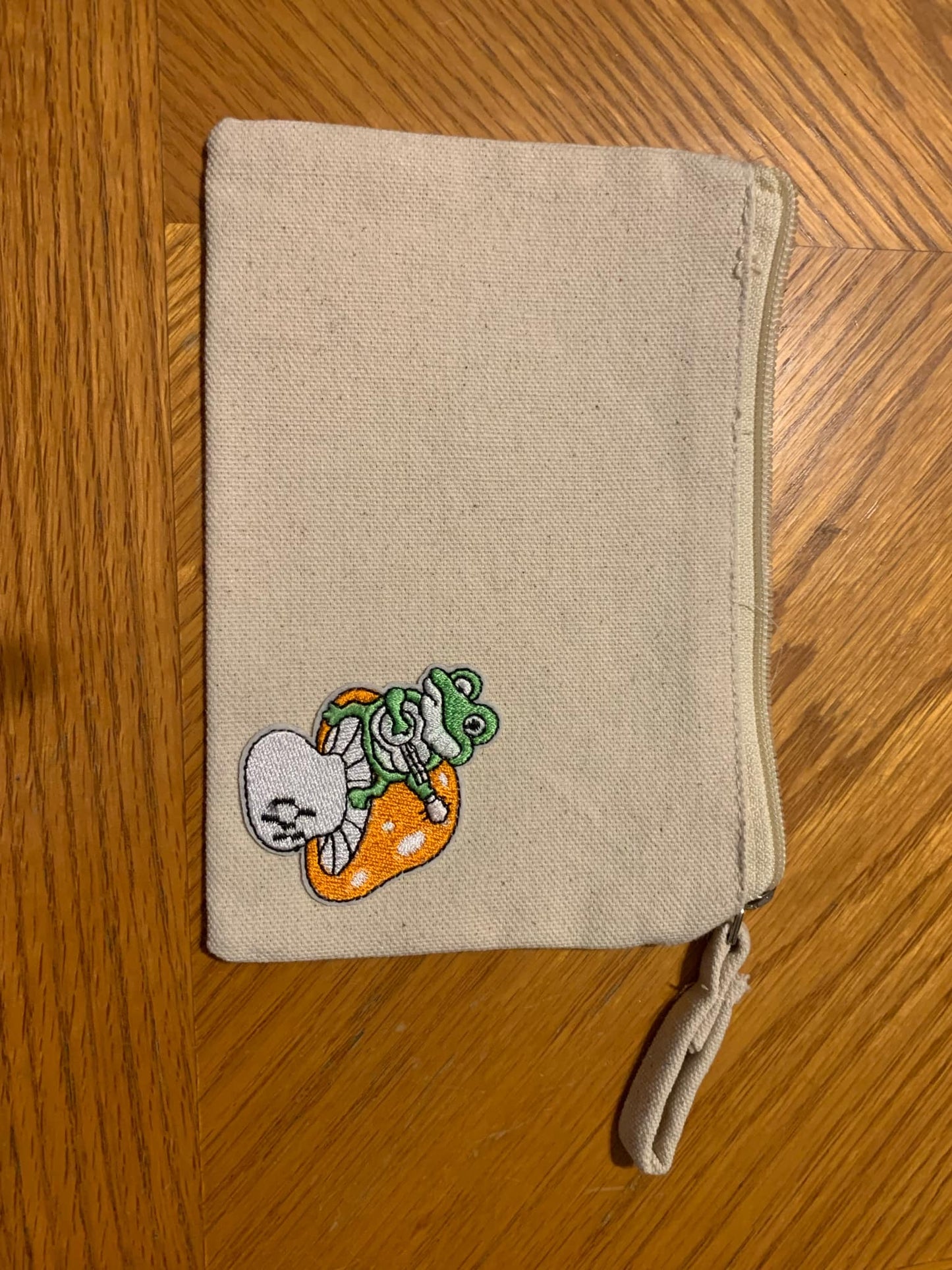 Mushroom pouch